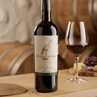 Garrafa de Moradas da Serra Blend 2023 — Edição Limitada
