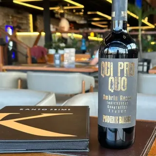 Garrafa de Qui Pro Quo — Umbria Rosso IGT